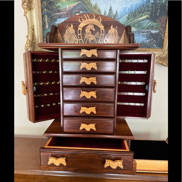 🐎Rare Vintage Large Solid Oak
Hand Carved Horse Lovers
Dream Jewlery Armoire - Picture 1 of 11